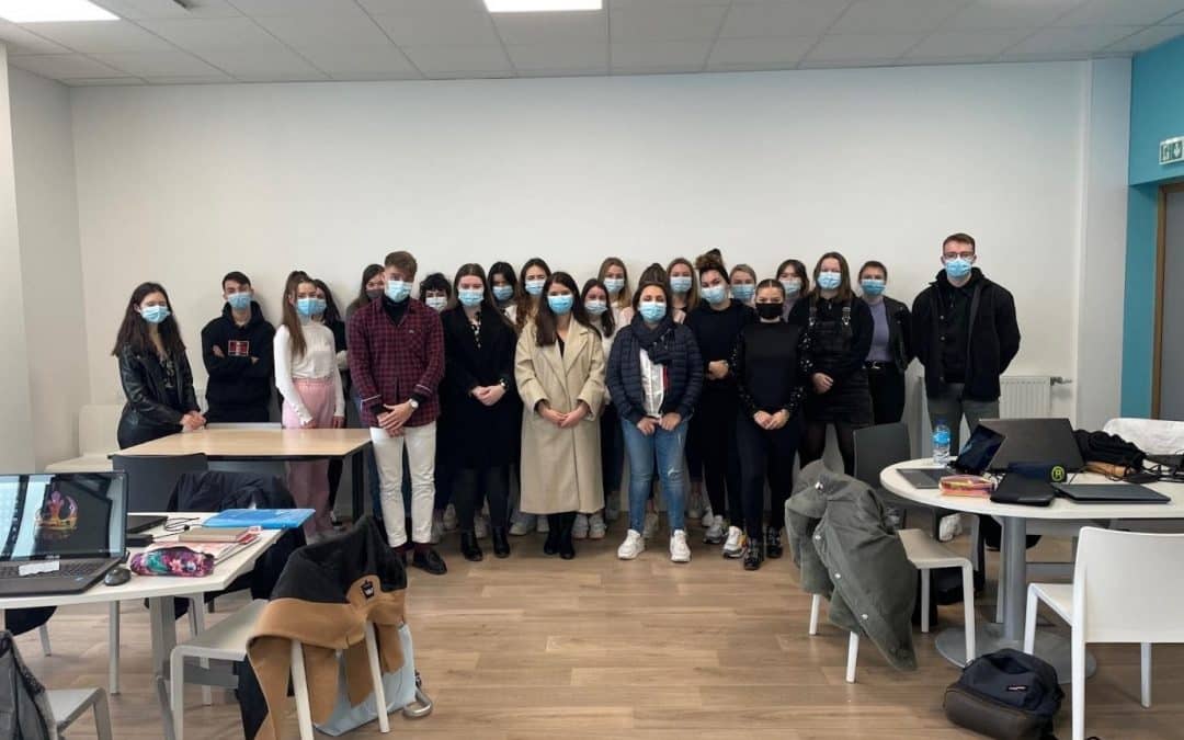 Camille, ancienne étudiante du BTS Assistant Manager vient témoigner de son parcours professionnel !