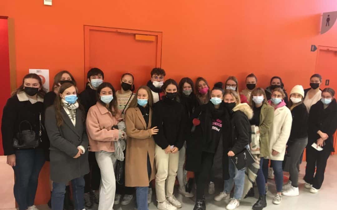 Les premières années BTS COM B à un spectacle des plus magiques !