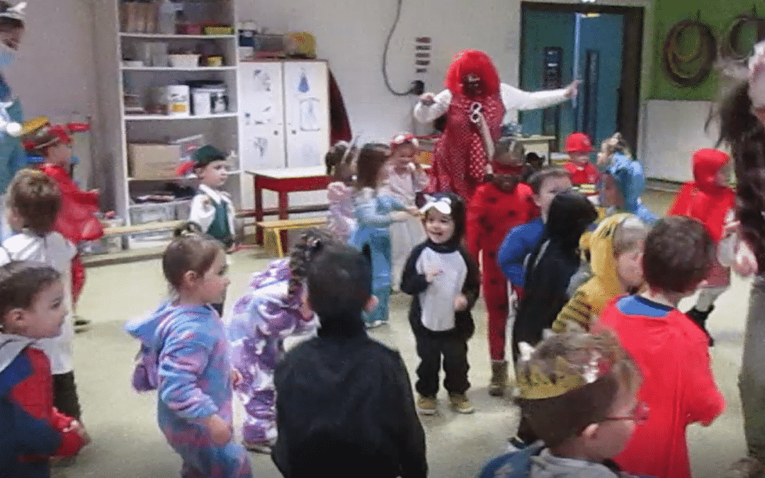 C’est la fête pour le mardi gras en petite section !