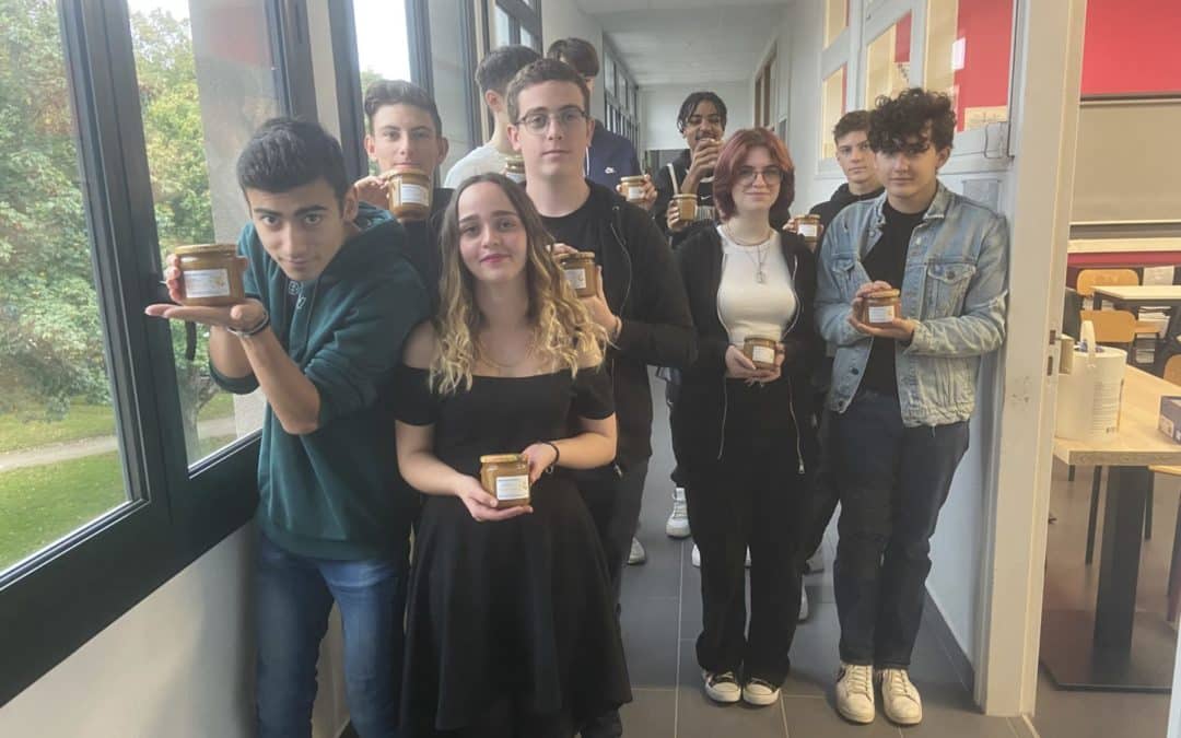 Action Vente de miel par les 1ères MCVA !