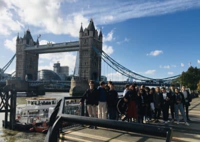 devant-Tower-Bridge-400x284