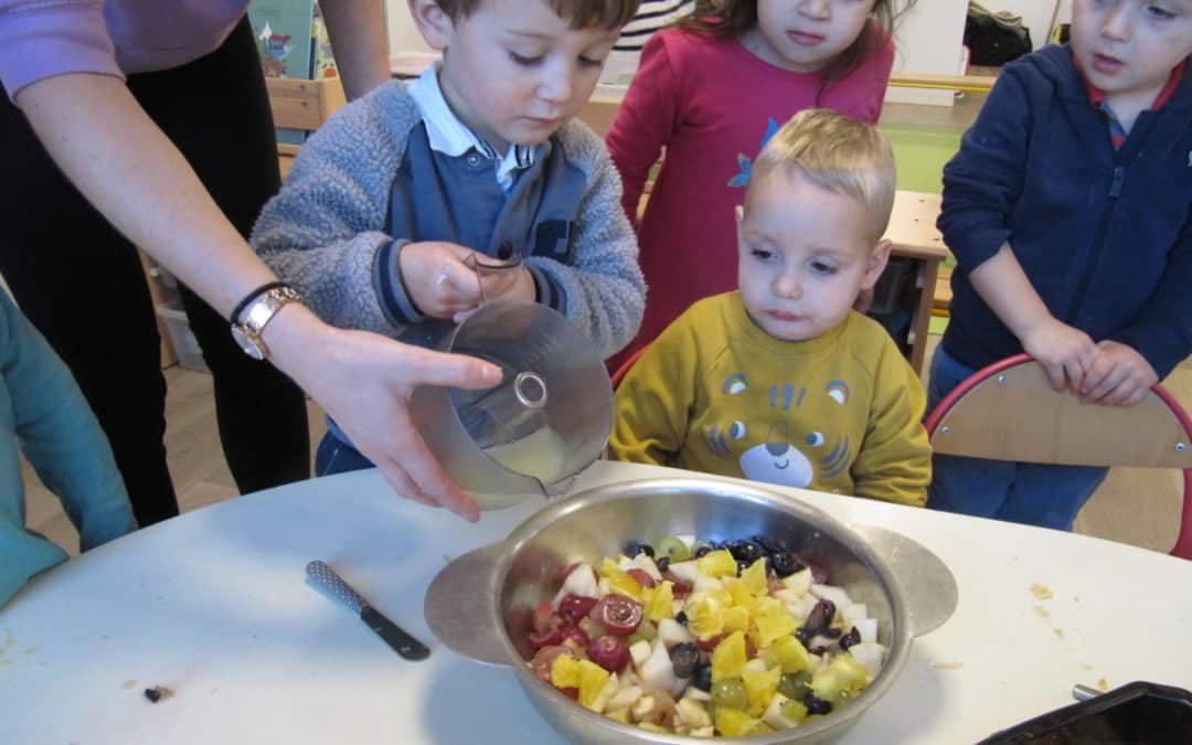 Suivre la recette de la salade de fruits