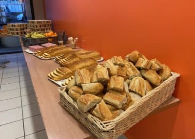 230322-Petit-dej-collectif-4-400x284