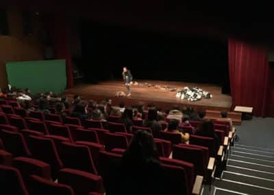 Spectacle-1-400x284