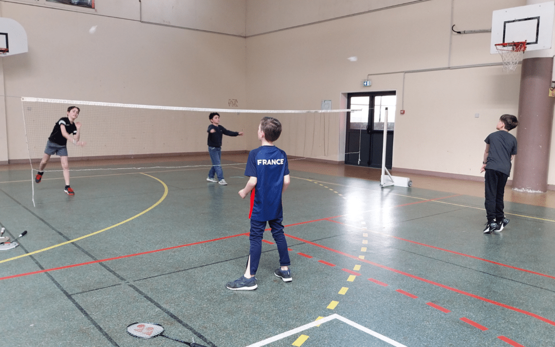 Les CM2 découvrent la Section Badminton du collège