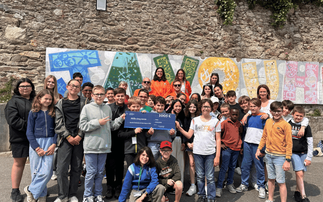 Remise du chèque des bénéfices du cross solidaire à la SMSM