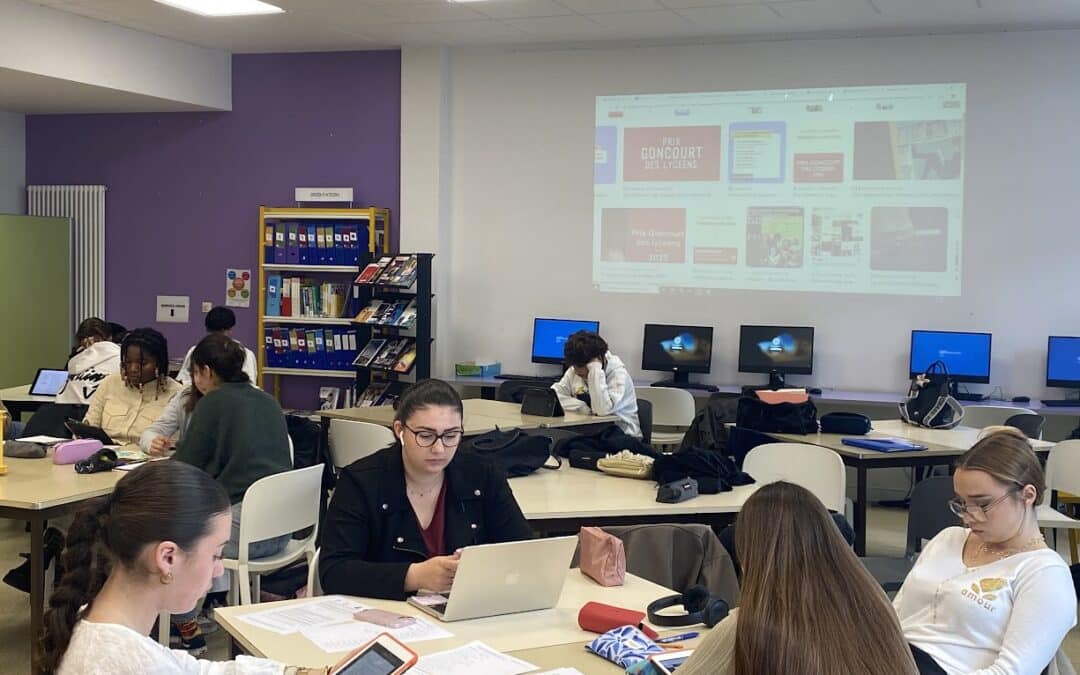 La classe de 1 TS COM en route vers le Goncours des lycéens 2025