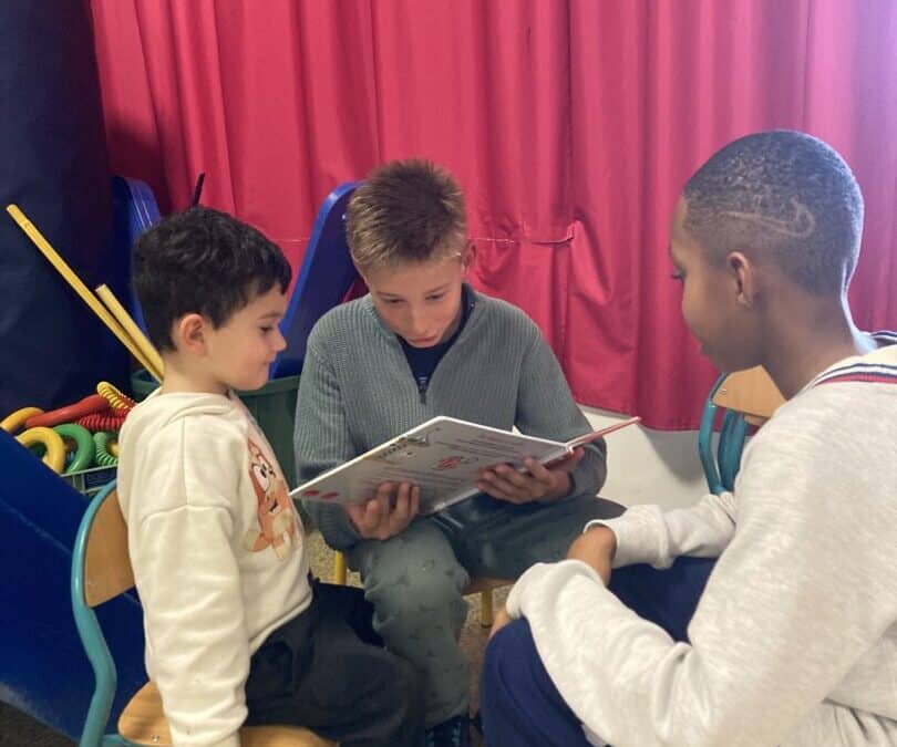 Rencontre entre les CE2-CM1 et la Petite Section