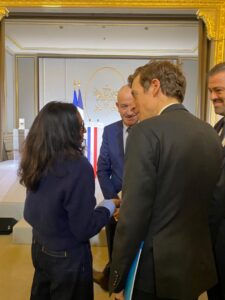 d4f3bc52-c8d9-4dd5-83ee-c057e0d7b241-225x300