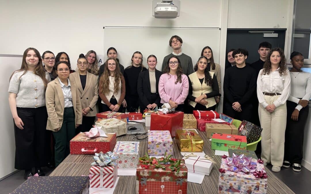 Les élèves de première AGOrA s’engagent pour une action solidaire de Noël
