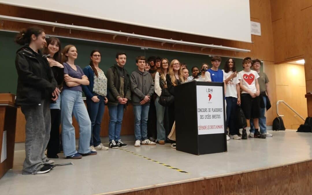 Éloquence et engagement : Louna Claudel-Zozo remporte la finale brestoise des plaidoiries de la LDH